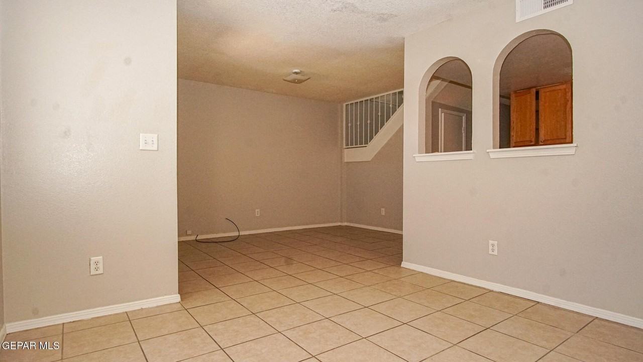 11024 Sunshine Ct - Photo 3 of 22
