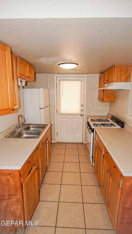 11024 Sunshine Ct - Photo 4 of 22