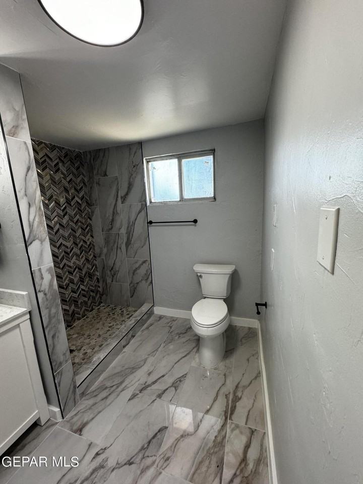 10277 N Loop Dr #B - Photo 3 of 29