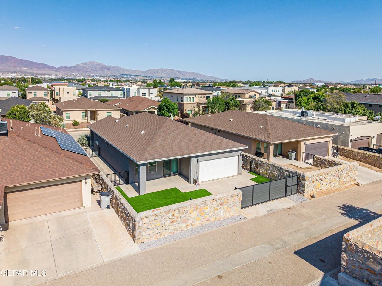 6557 Toivoa Pl - Photo 3 of 48