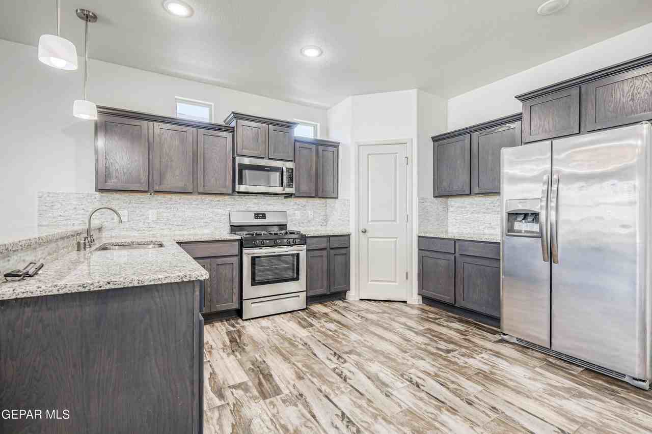 6557 Toivoa Pl - Photo 7 of 48