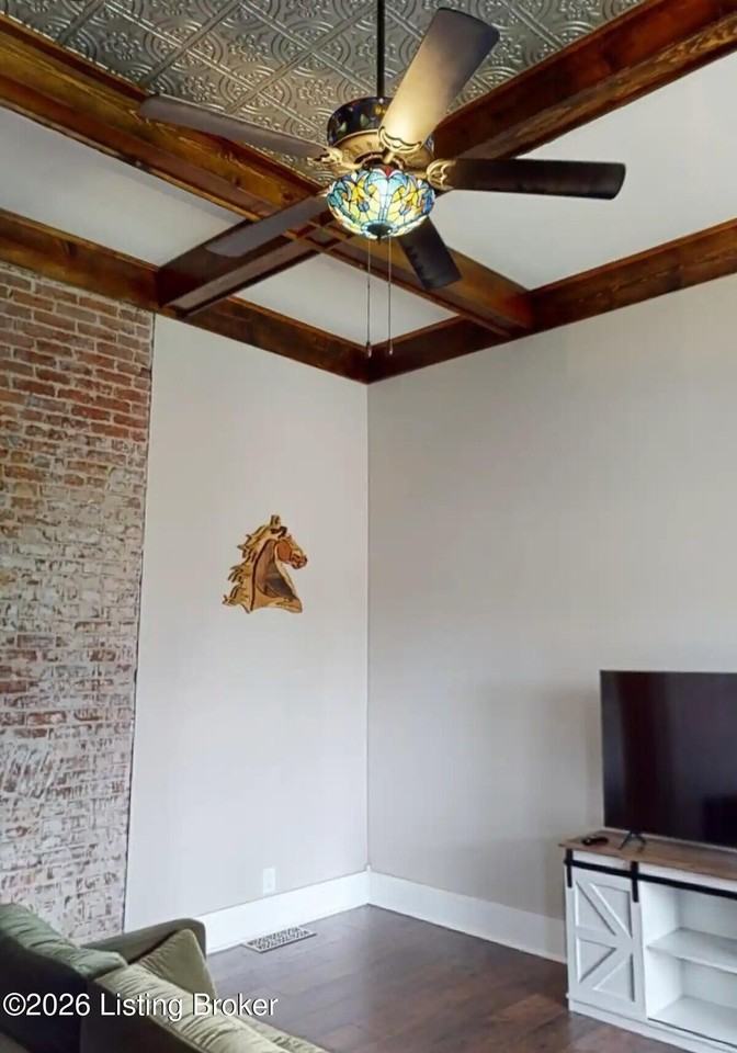 1046 Charles St - Photo 4 of 23