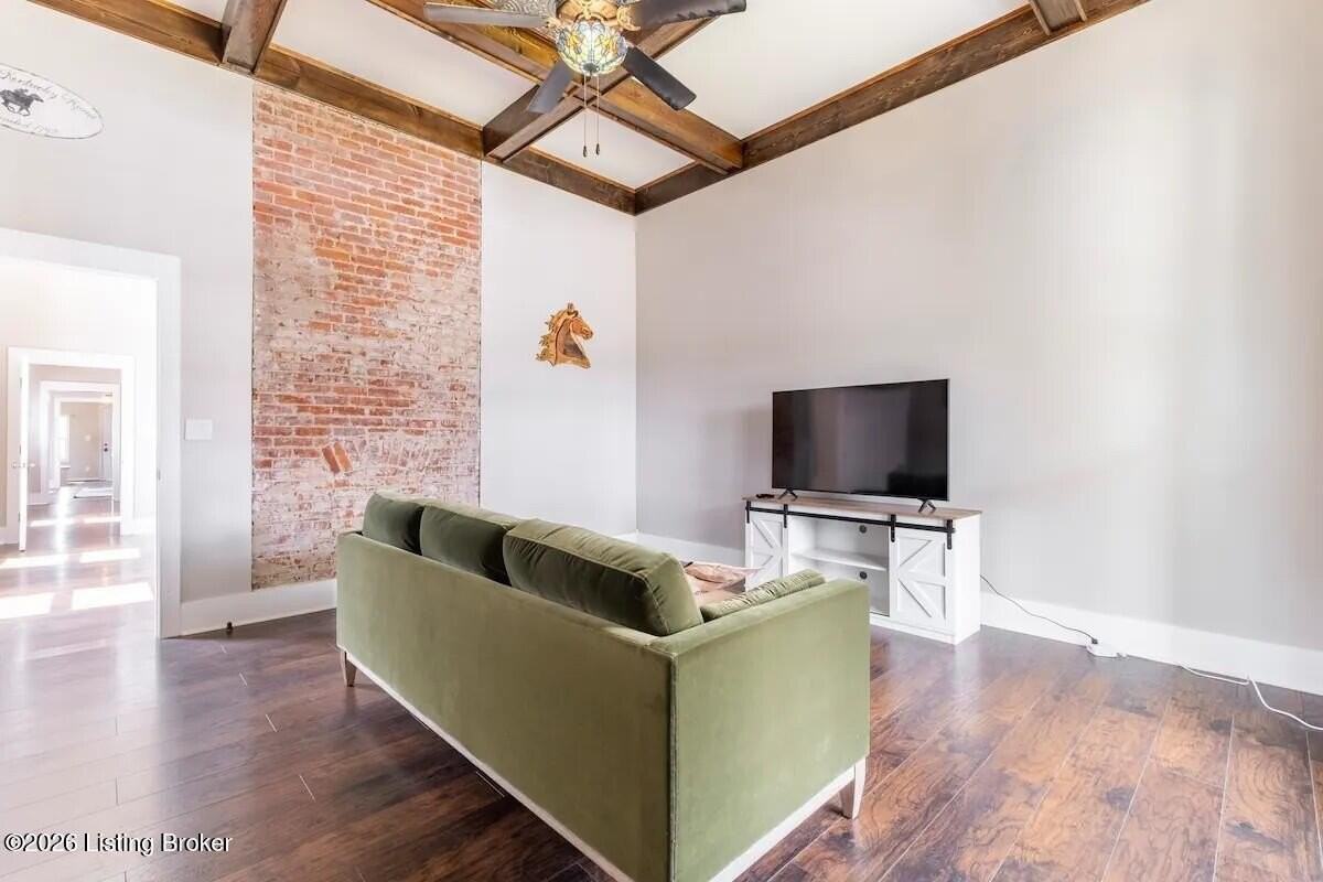 1046 Charles St - Photo 5 of 23