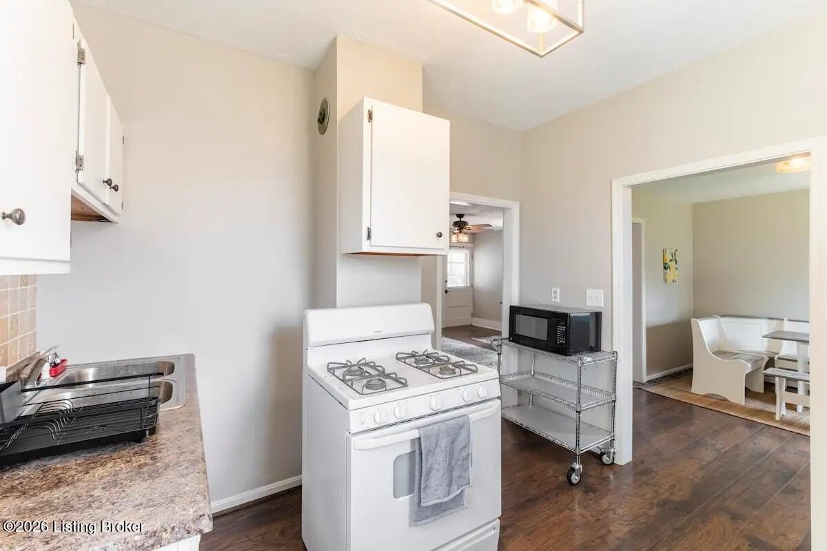 1046 Charles St - Photo 7 of 23