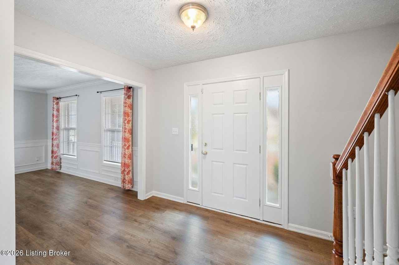 10945 Symington Cir - Photo 5 of 36
