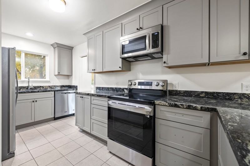 627 S St #3 - Photo 5 of 12