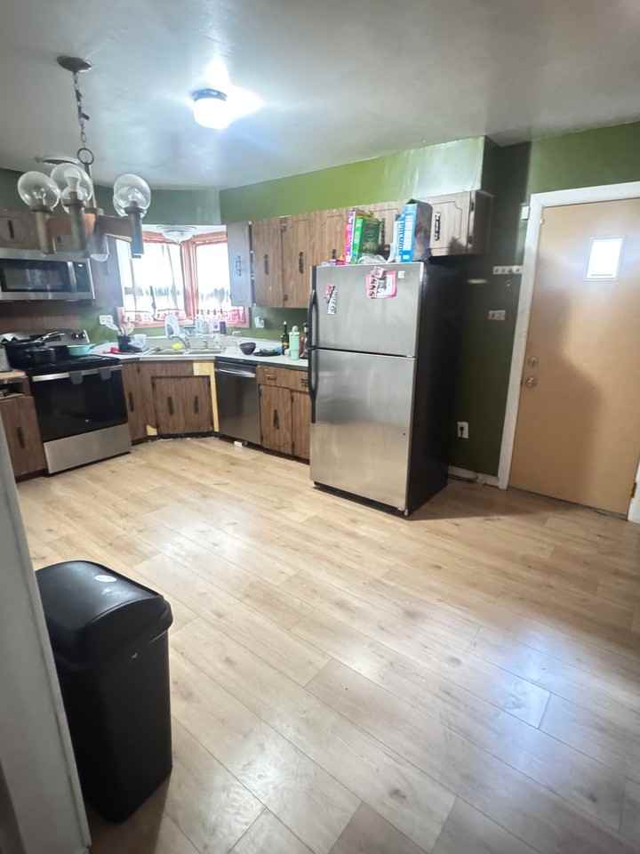 9318 S Lowe Ave - Photo 2 of 12