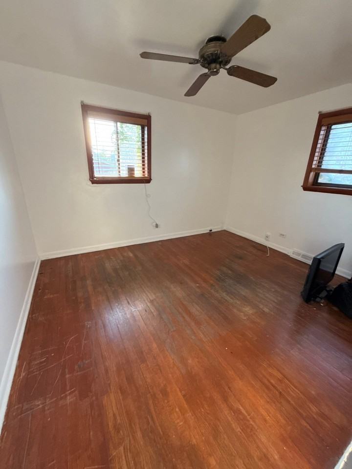 9318 S Lowe Ave - Photo 4 of 12