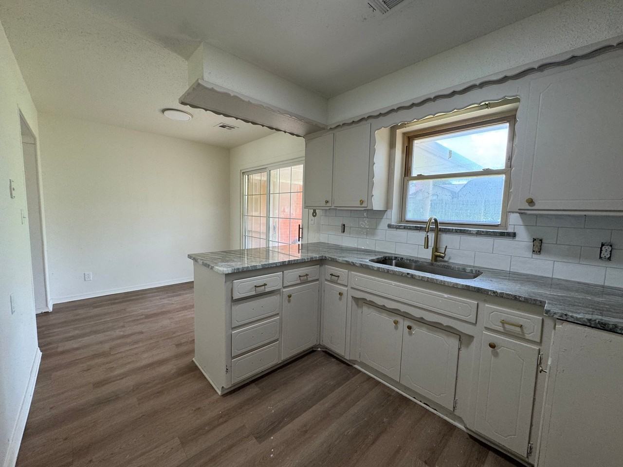 213 Sw 23rd St - Photo 5 of 8