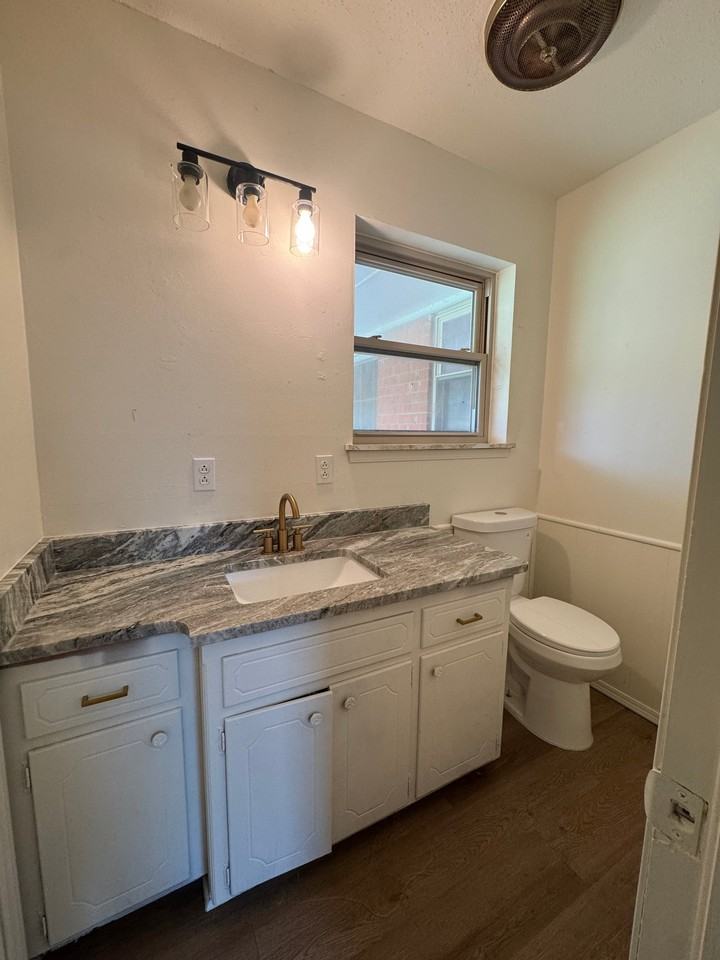 213 Sw 23rd St - Photo 7 of 8