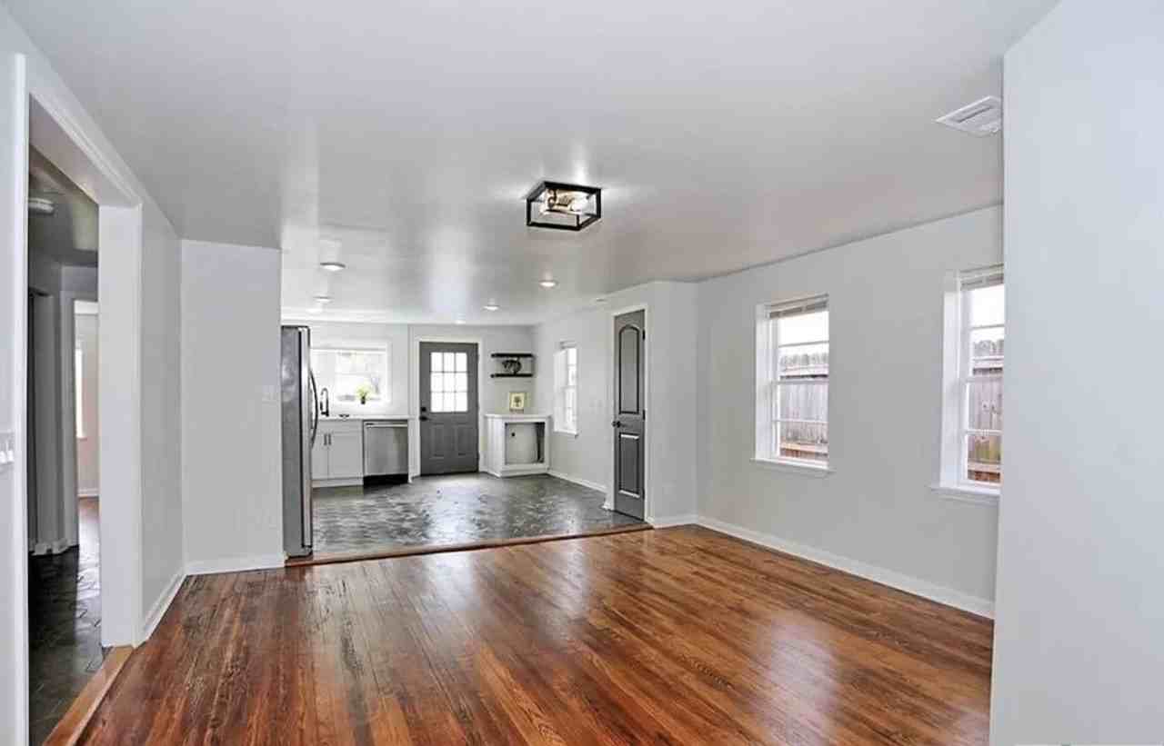 505 E 35th St - Photo 2 of 4