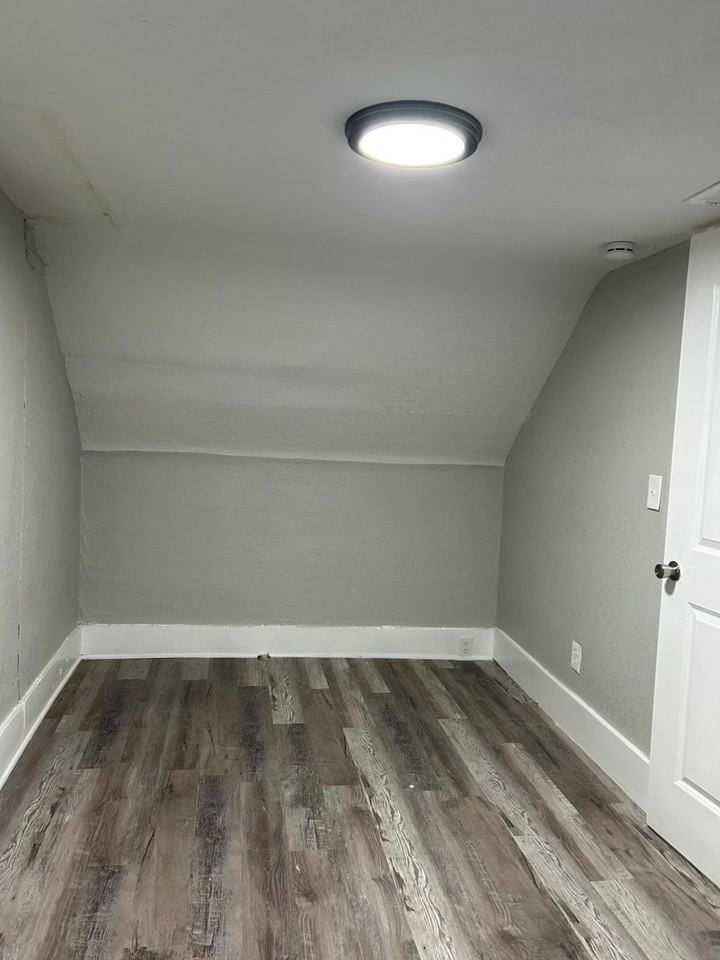 121 S Fuller St - Photo 7 of 16