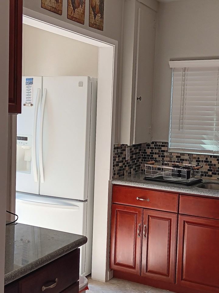 710 E Orange St - Photo 5 of 7