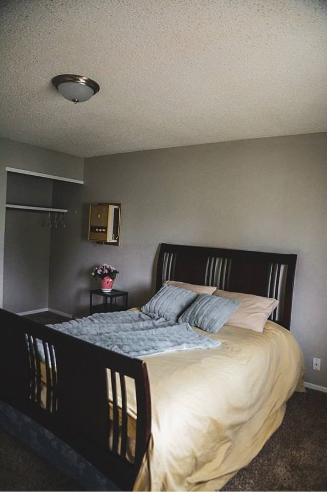 2303 S Myrtle St - Photo 3 of 18