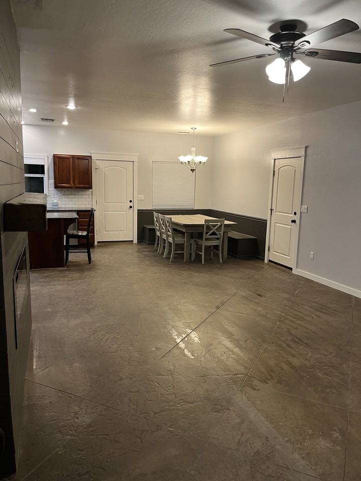 720 Sw - Photo 2 of 20