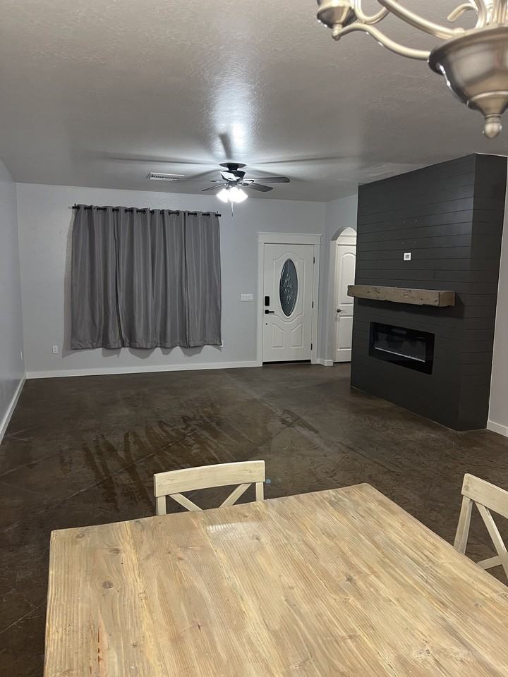 720 Sw - Photo 3 of 20