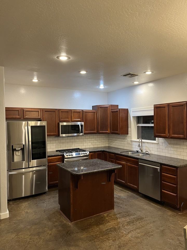 720 Sw - Photo 6 of 20