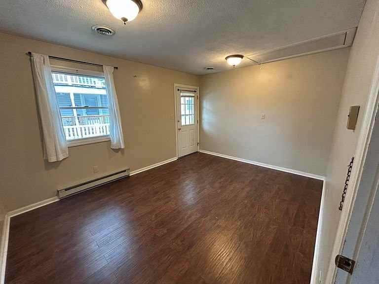 729 James St #1 - Photo 4 of 13