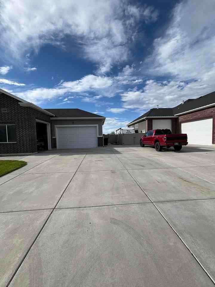 4396 Westnorth - Photo 3 of 19