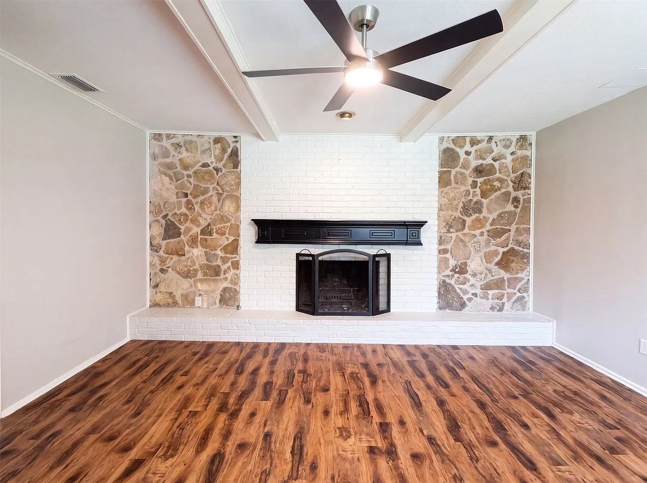 1619 Woodcrest Ln - Photo 2 of 12