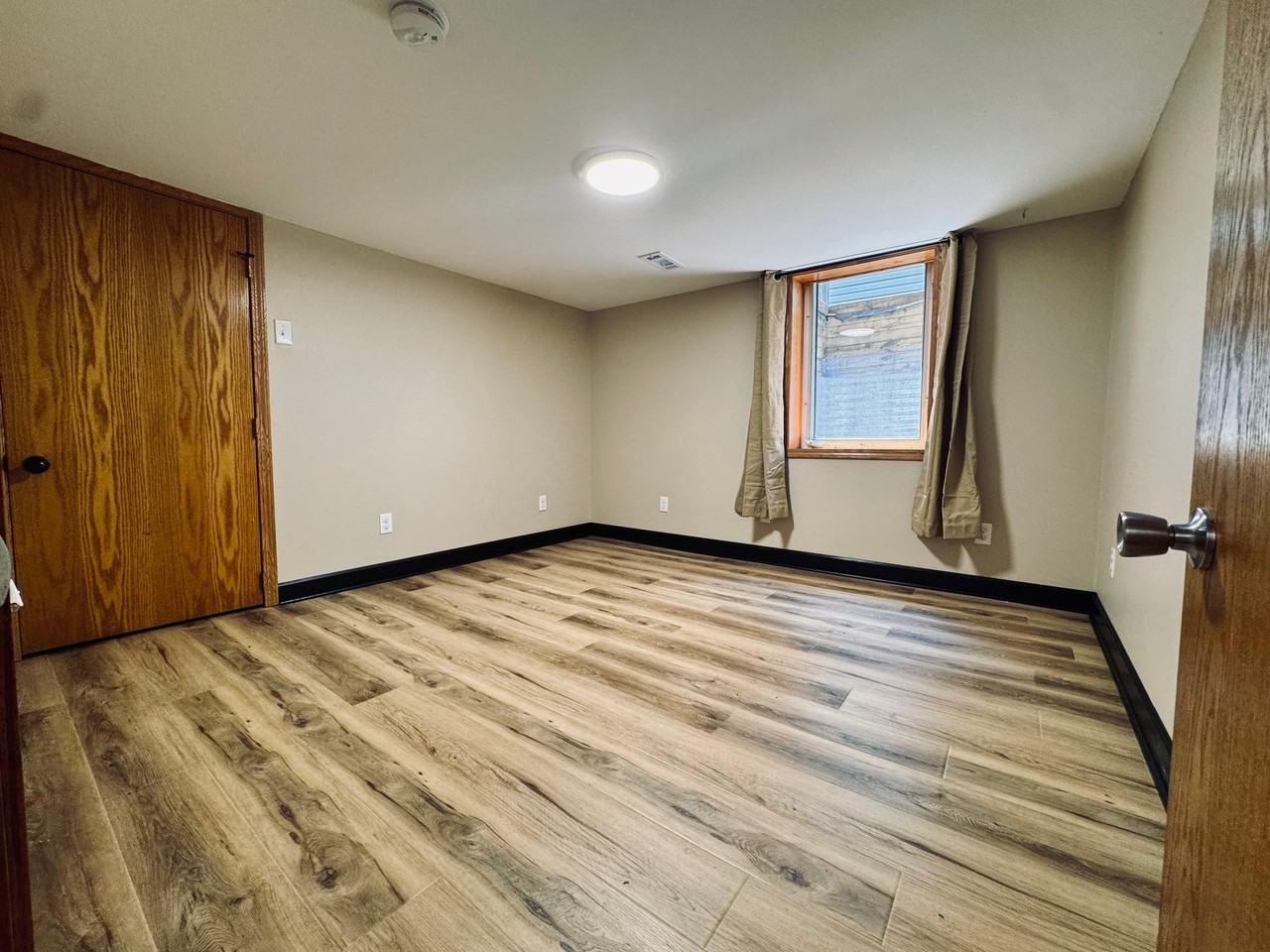 1120 Boone St - Photo 6 of 20
