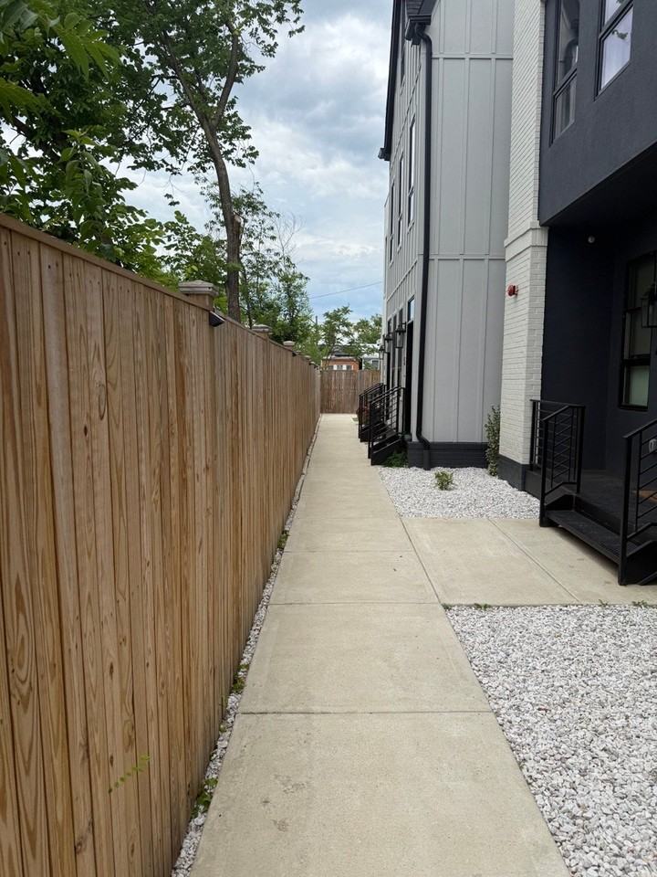 217 16th St Ne #9 - Photo 3 of 20