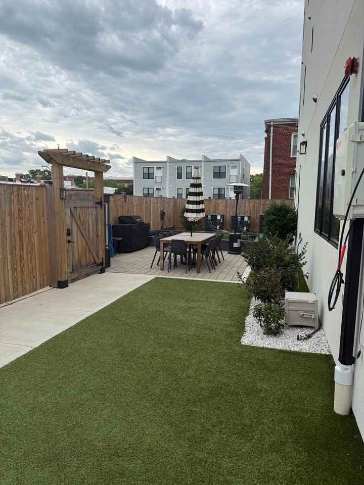 217 16th St Ne #9 - Photo 5 of 20