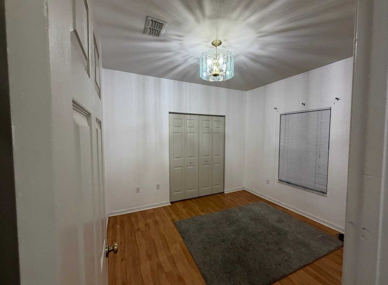 4423 Nw 36th St - Photo 4 of 6