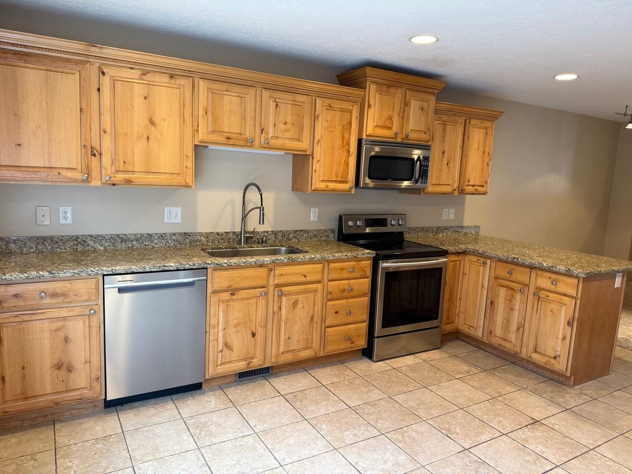 1361 E Mossy Springs Ln - Photo 6 of 20