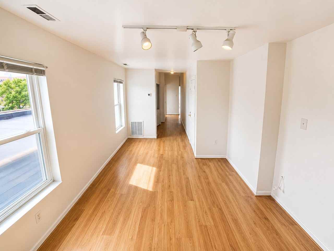 507 W W Grace St #C3 - Photo 2 of 18