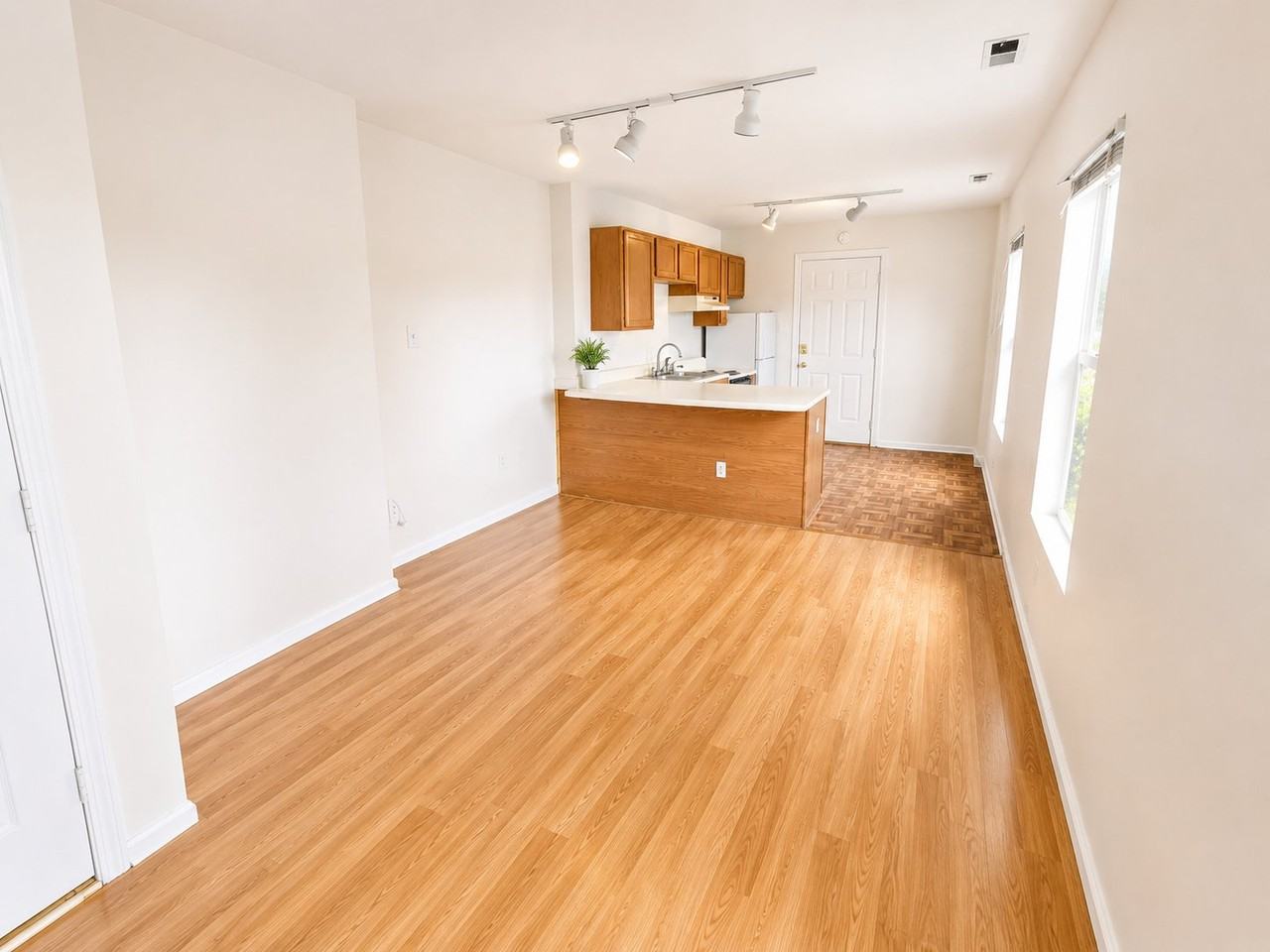 507 W W Grace St #C3 - Photo 3 of 18