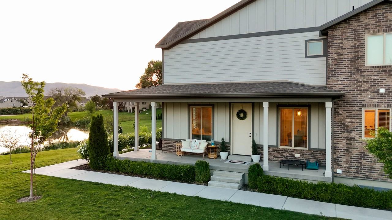 1871 W Springwater Ln - Photo 2 of 20