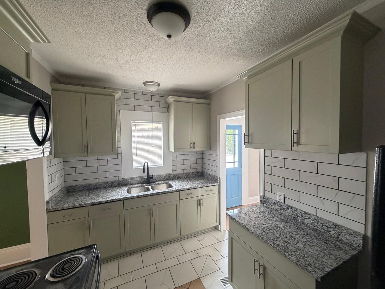 243 Spring St Sw - Photo 5 of 11