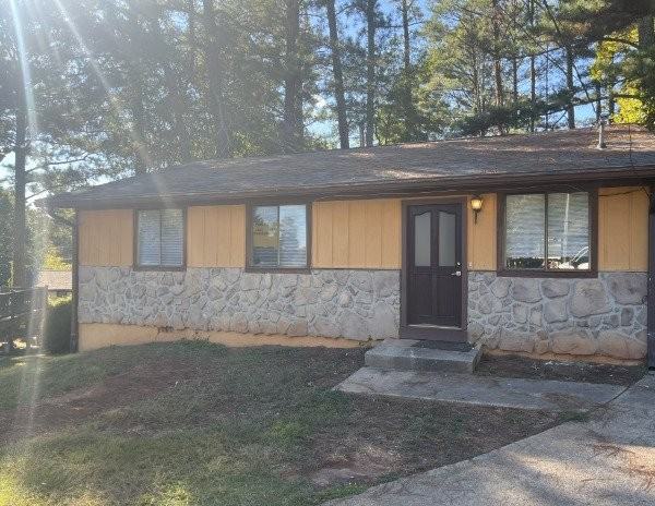 1074 Sparrow Ct - Photo 2 of 10