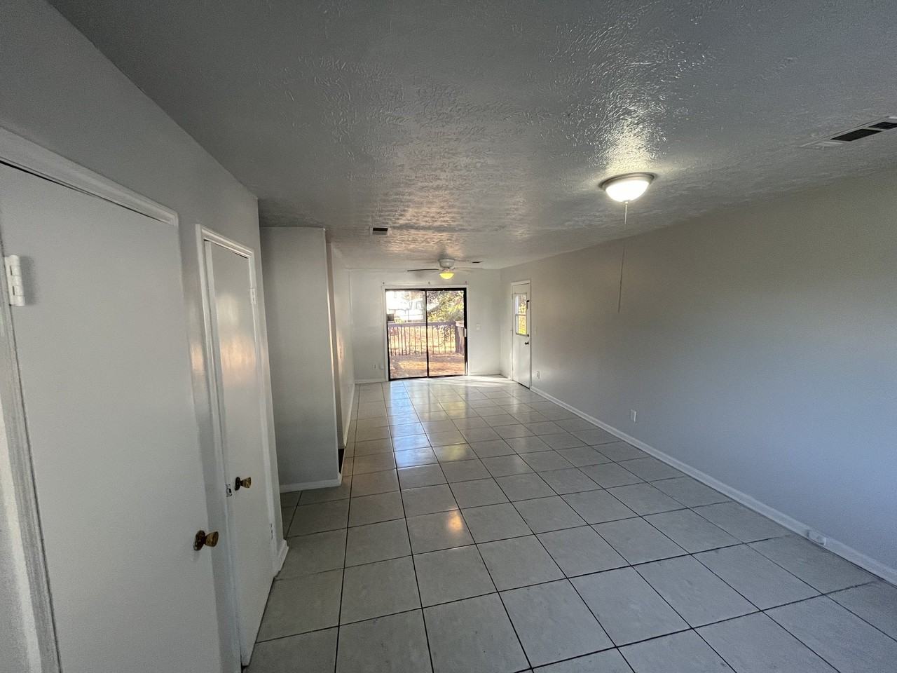 1074 Sparrow Ct - Photo 3 of 10