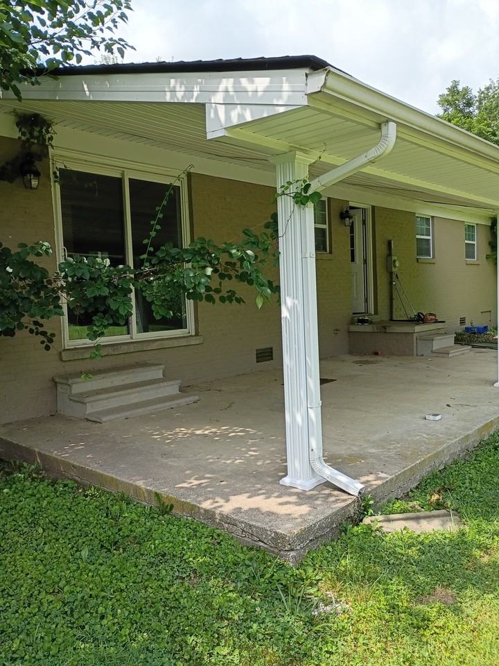 104 Kenton Ave - Photo 3 of 12