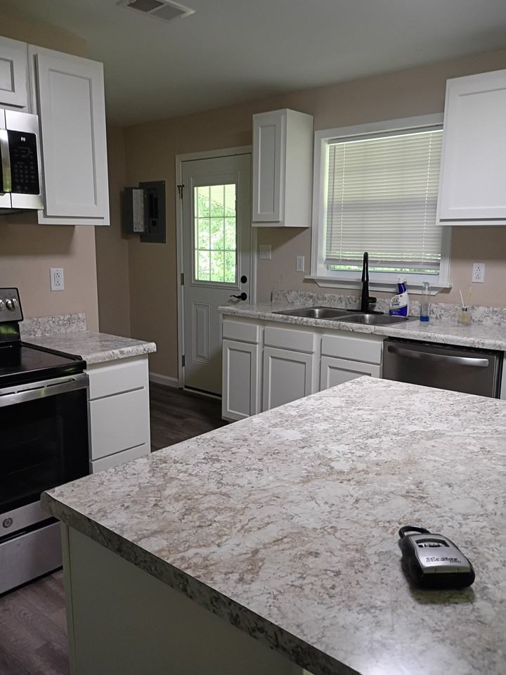 104 Kenton Ave - Photo 4 of 12