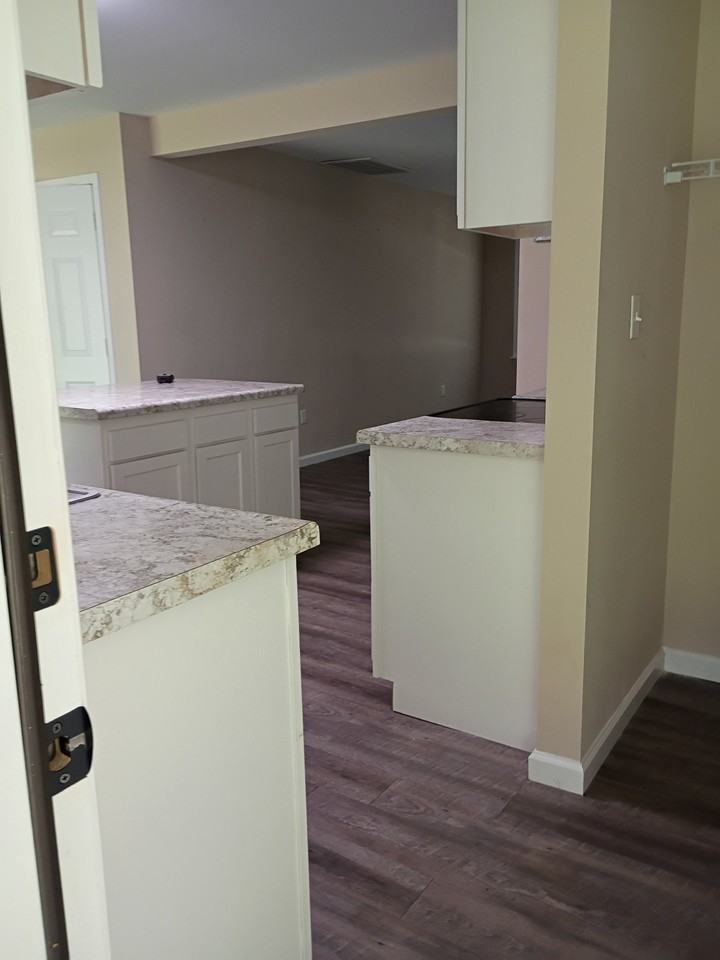 104 Kenton Ave - Photo 5 of 12