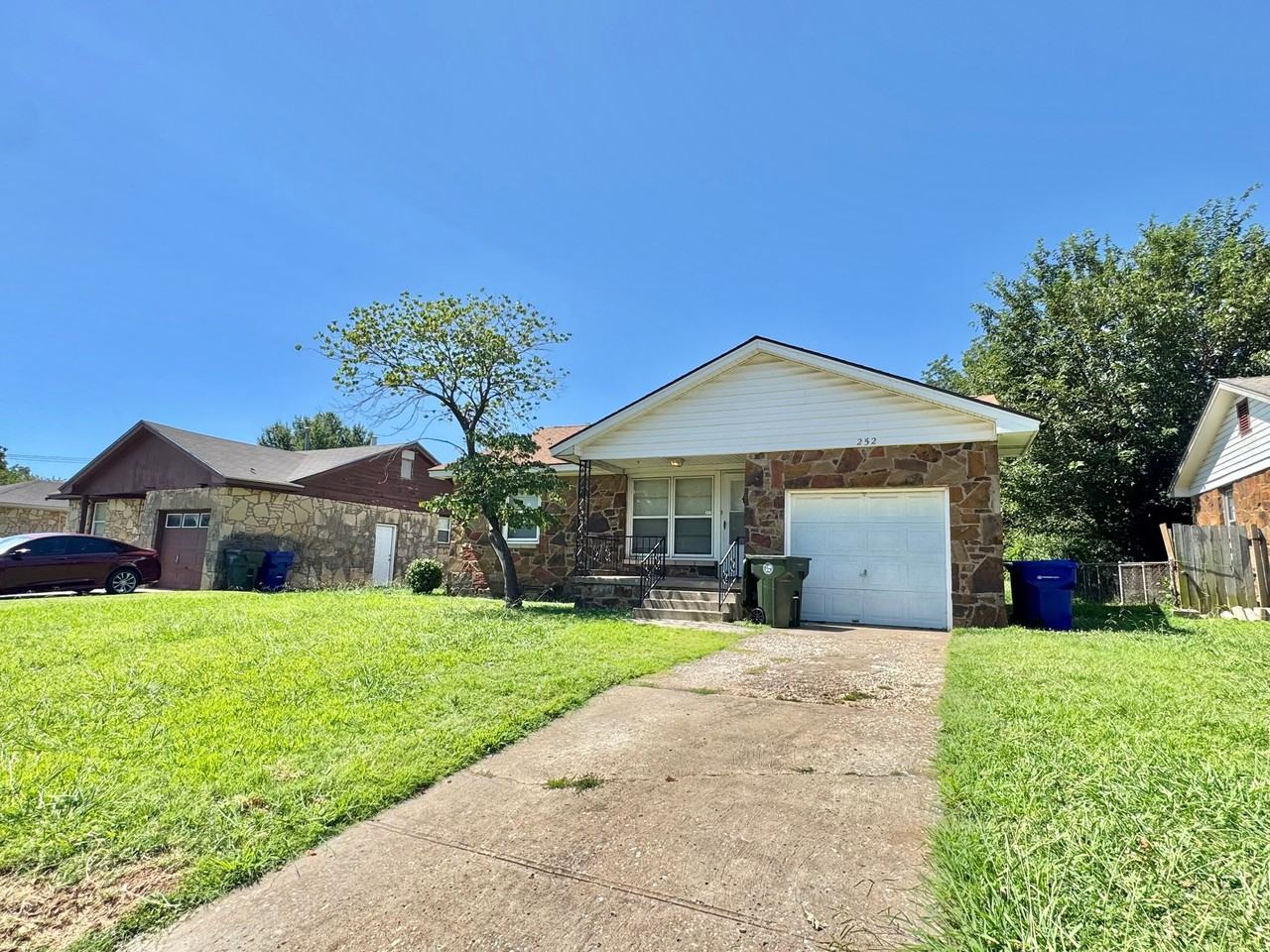 252 E Coe Dr - Photo 2 of 20