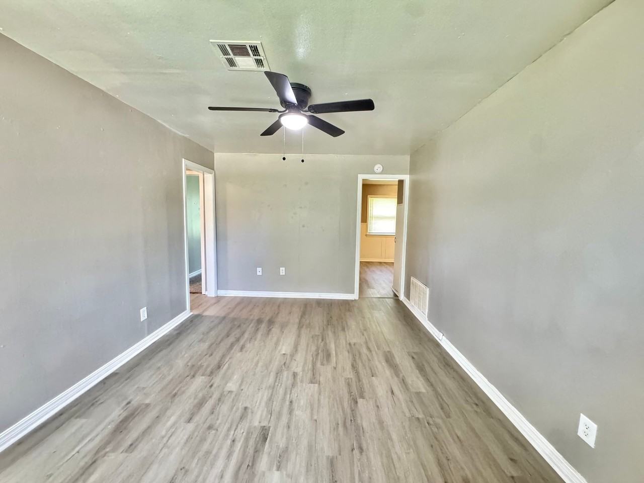 252 E Coe Dr - Photo 4 of 20