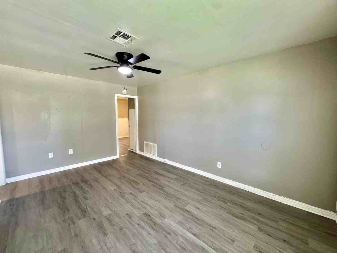 252 E Coe Dr - Photo 5 of 20