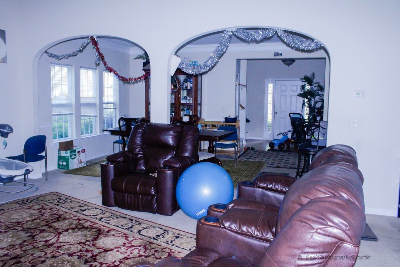 153 Hollinger Way - Photo 3 of 8
