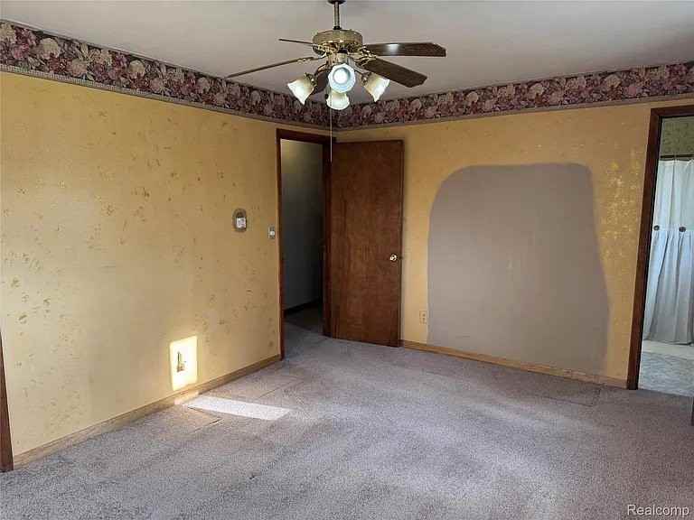 226 S Burkhart Rd - Photo 4 of 10