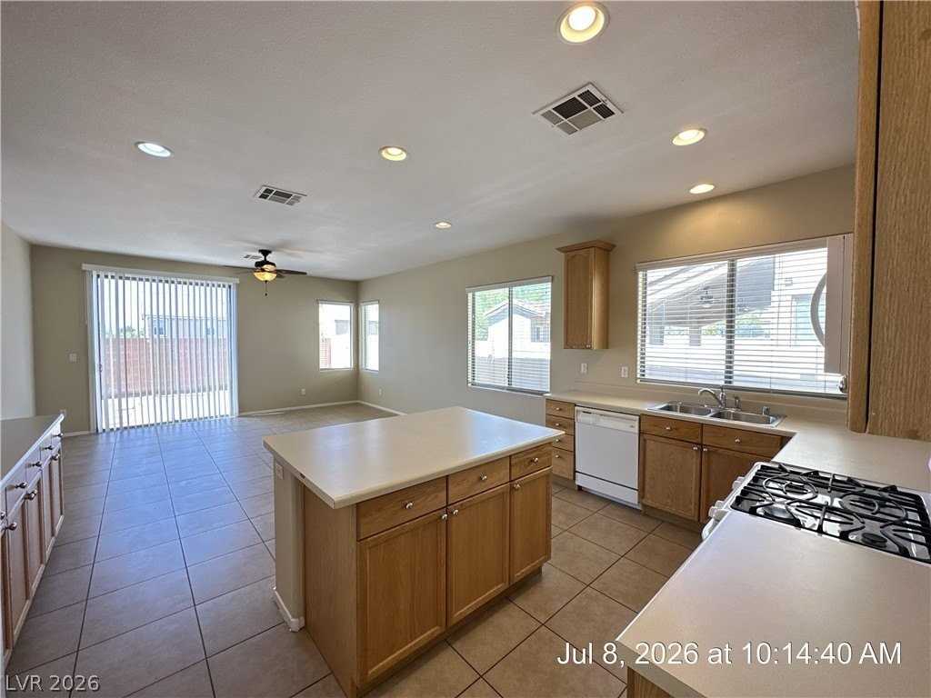 3653 Remington Grove Ave - Photo 7 of 48