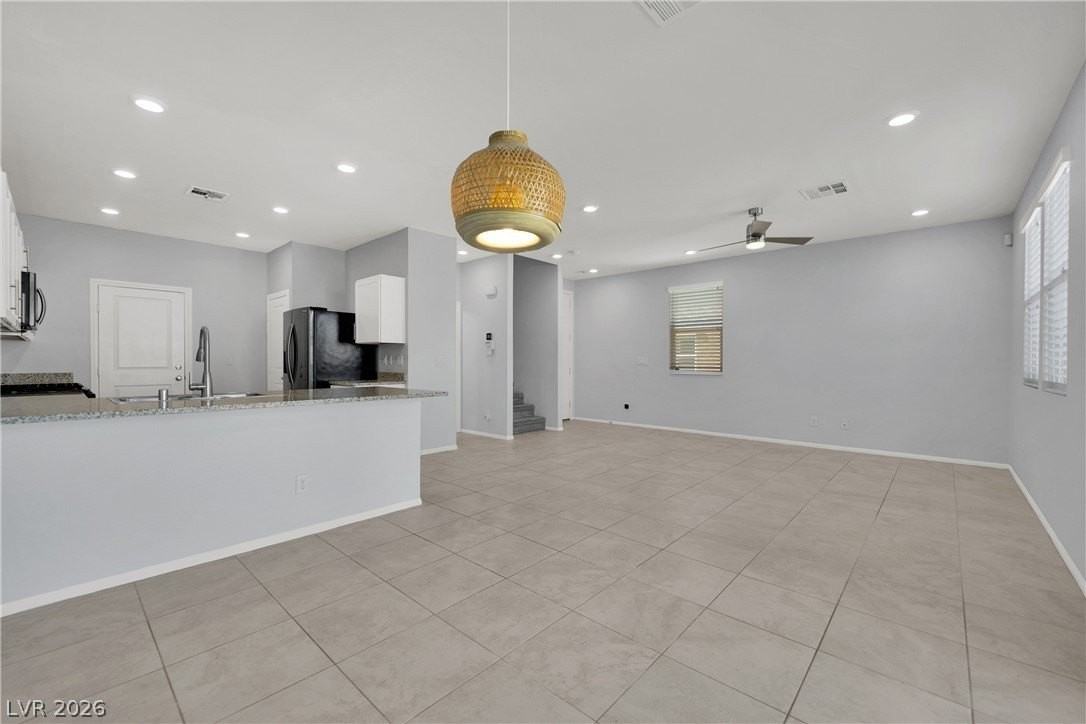 9344 Newbattle St - Photo 7 of 30