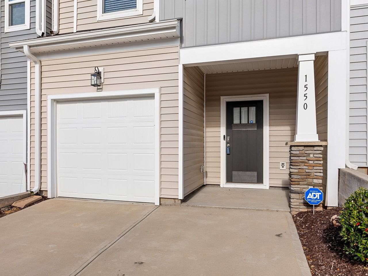 1550 Rivermeade Dr - Photo 2 of 20