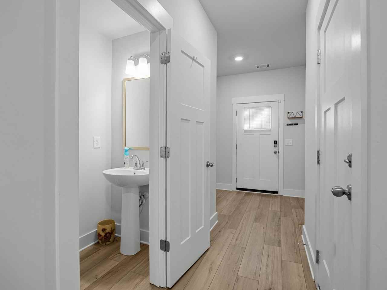 1550 Rivermeade Dr - Photo 3 of 20