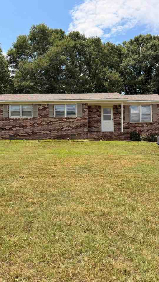 111 Hunter Dr - Photo 2 of 16