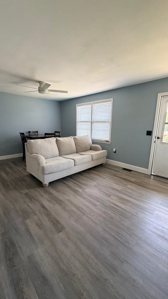 111 Hunter Dr - Photo 3 of 16