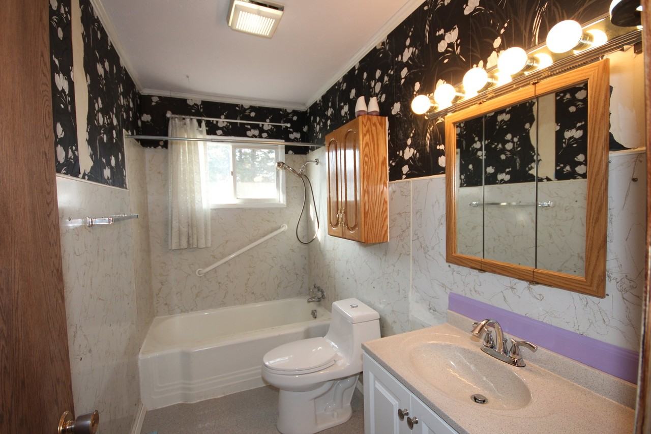 438 W 2nd St - Photo 3 of 11